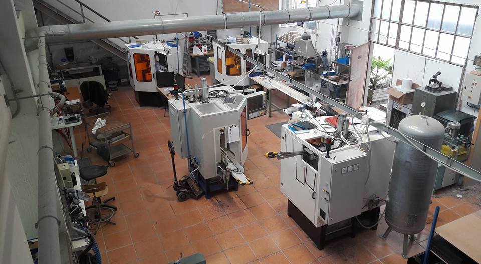 Atelier de production de lunettes OAXA-MicroLab